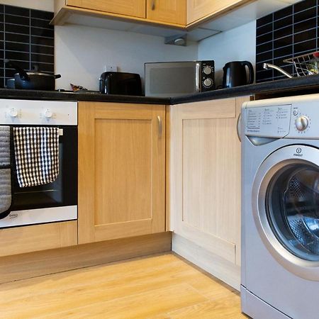 1-Bedroom Apartment With Balcony, Ходдесдон Экстерьер фото