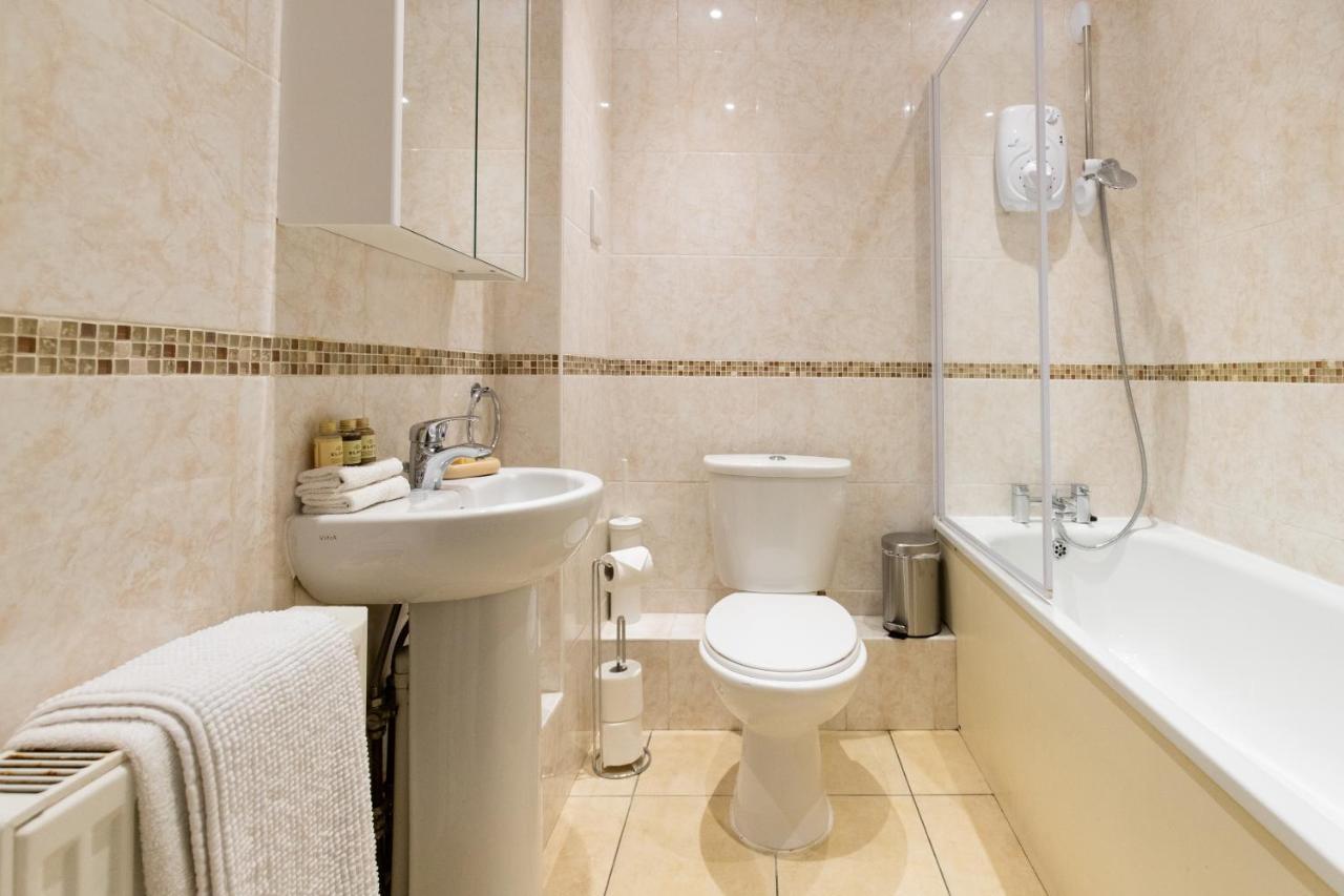 1-Bedroom Apartment With Balcony, Ходдесдон Экстерьер фото