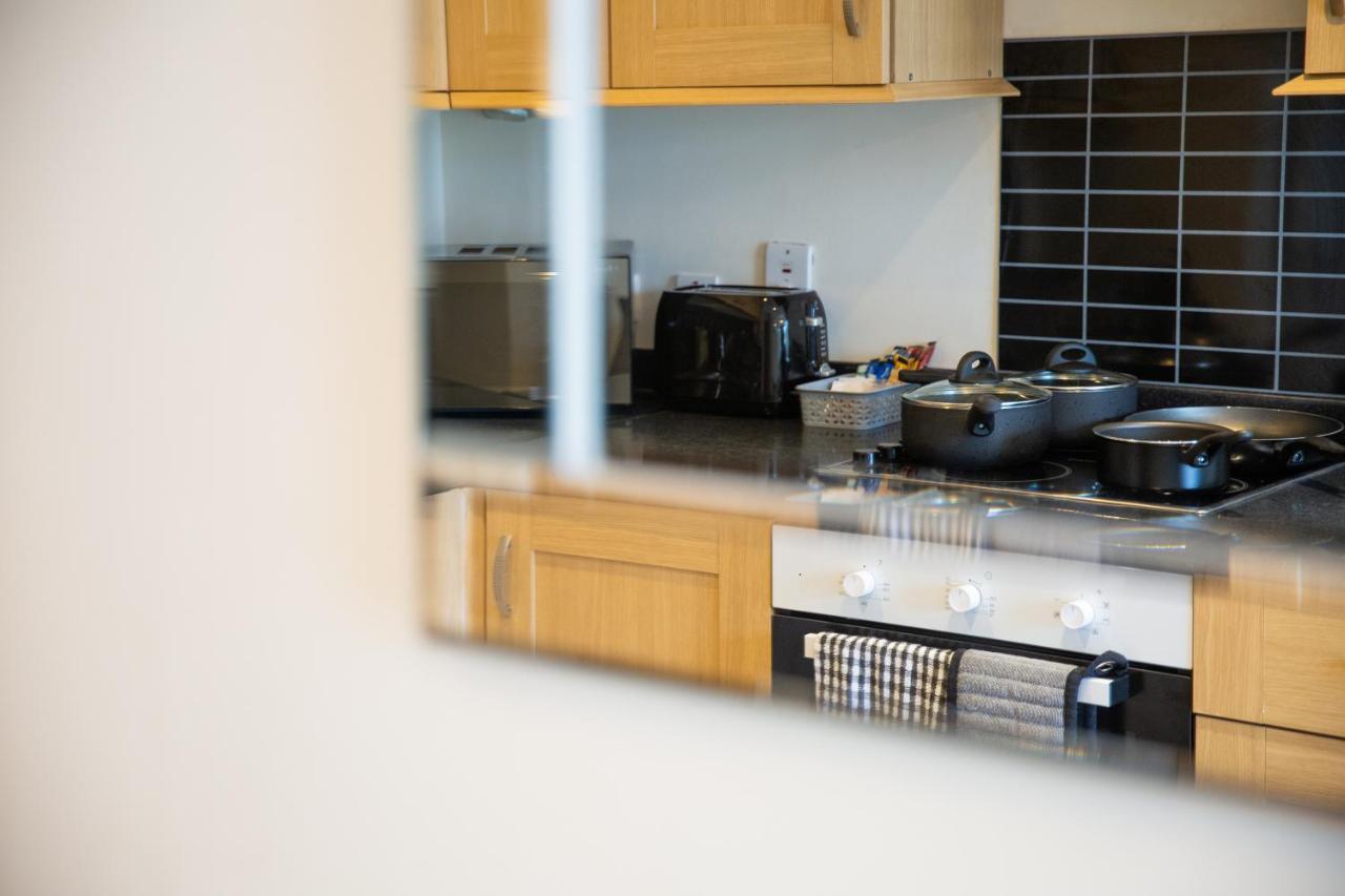 1-Bedroom Apartment With Balcony, Ходдесдон Экстерьер фото